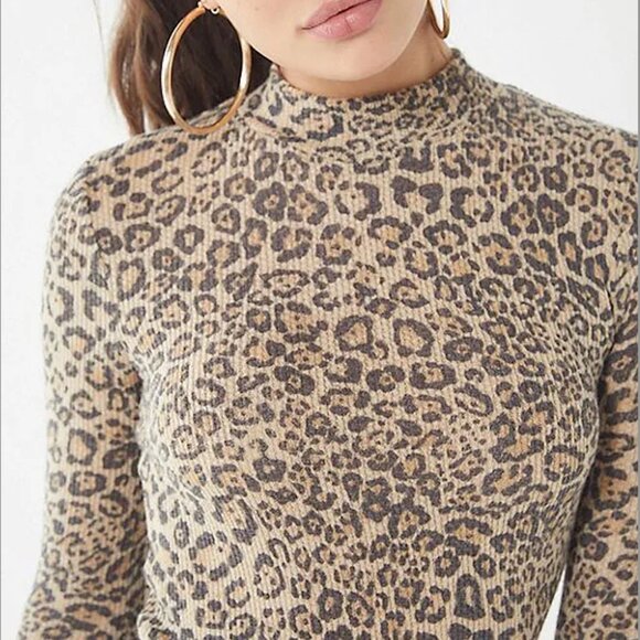 NWOT UO Out From Under Women's Leopard Print Gracen Turtleneck Top Size Large - Picture 1 of 16